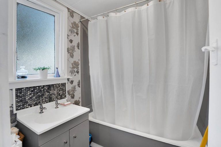 Photo of property in 20c Gordon Street, Glen Avon, New Plymouth, 4312