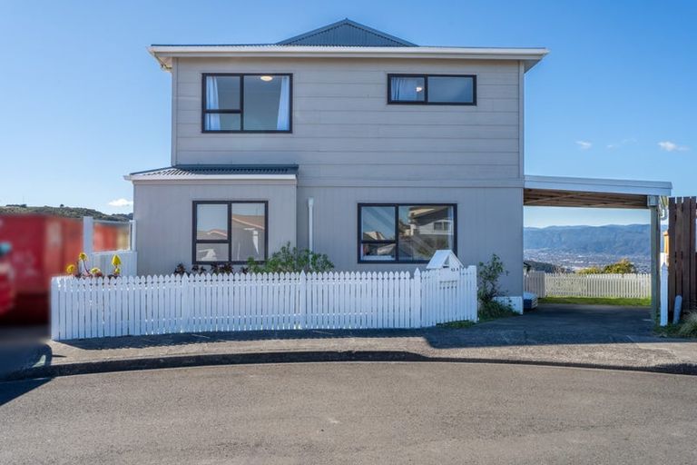 Photo of property in 43a Sunhaven Drive, Newlands, Wellington, 6037