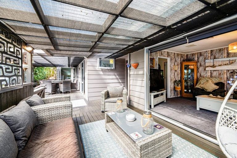 Photo of property in 51 Onedin Place, Titirangi, Auckland, 0604