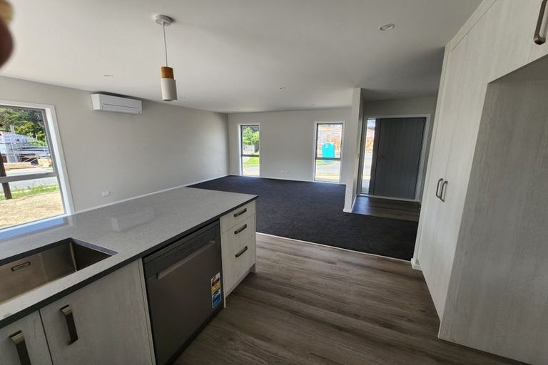 Photo of property in 17 Rewarewa Way, Timberlea, Upper Hutt, 5018