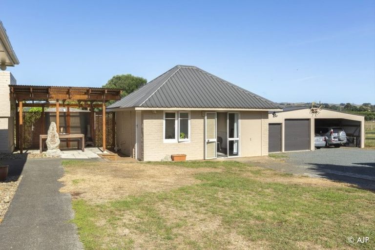 Photo of property in 42 Park Road, Waiuku, 2683