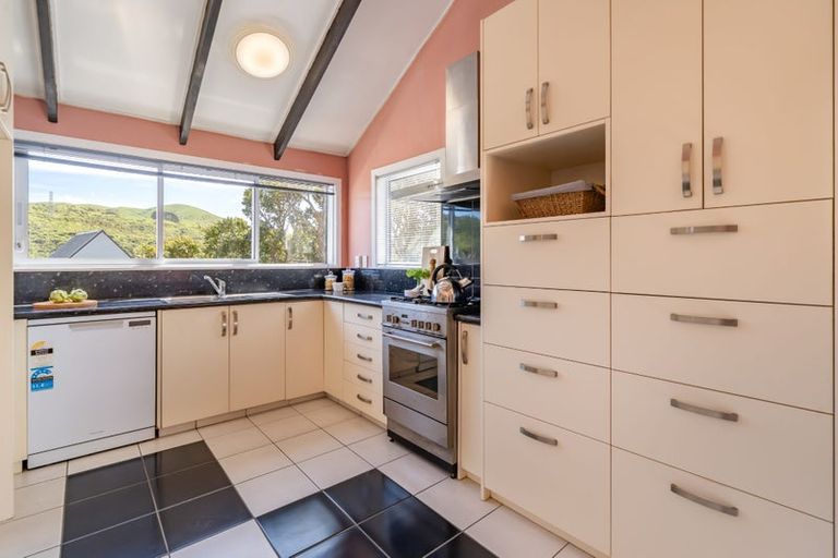 Photo of property in 6 Haast Close, Kelson, Lower Hutt, 5010