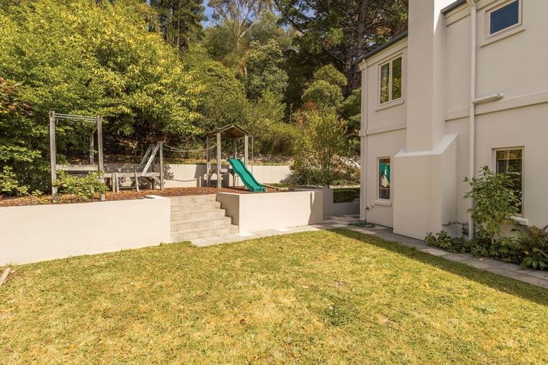 Photo of property in 16 Basil Place, Mount Pleasant, Christchurch, 8081