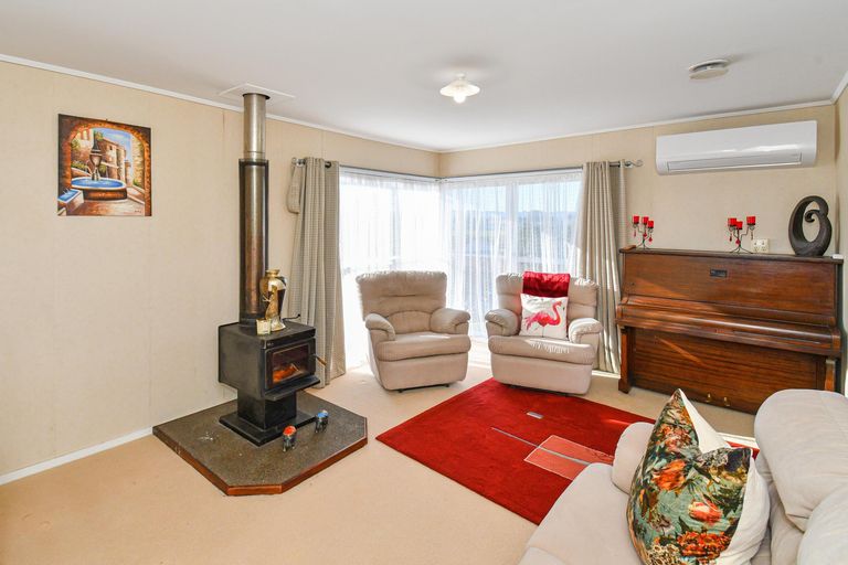 Photo of property in 14 Valencia Place, Manurewa, Auckland, 2102