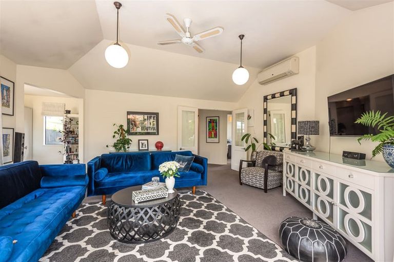 Photo of property in 2/25 Gamblins Road, Saint Martins, Christchurch, 8022