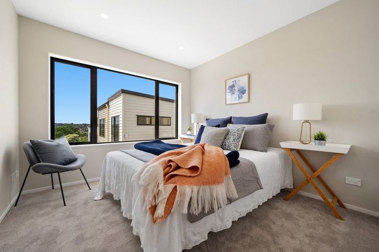 Photo of property in 50 Sandgate Avenue, Botany Downs, Auckland, 2010