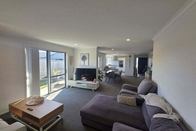 Photo of property in 28 Komata Crescent, Papamoa Beach, Papamoa, 3118