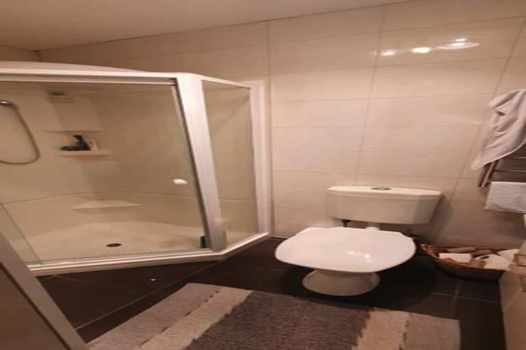 Photo of property in 32 Sycamore Drive, Sunnynook, Auckland, 0620