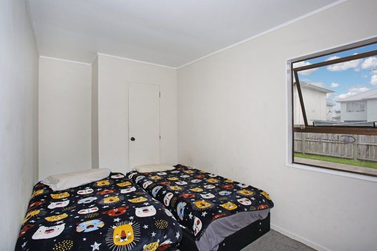 Photo of property in 17 Pukeroa Place, Papakura, 2110