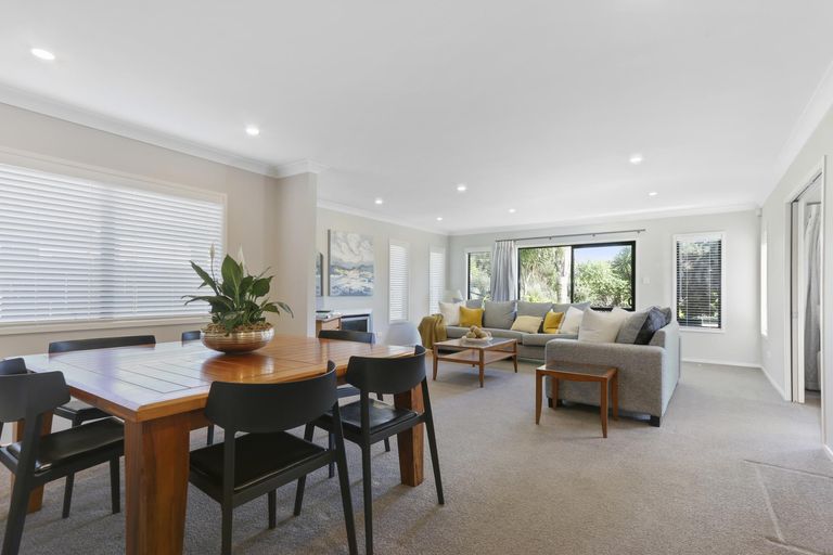 Photo of property in 21 Corsica Way, Karaka, Papakura, 2113