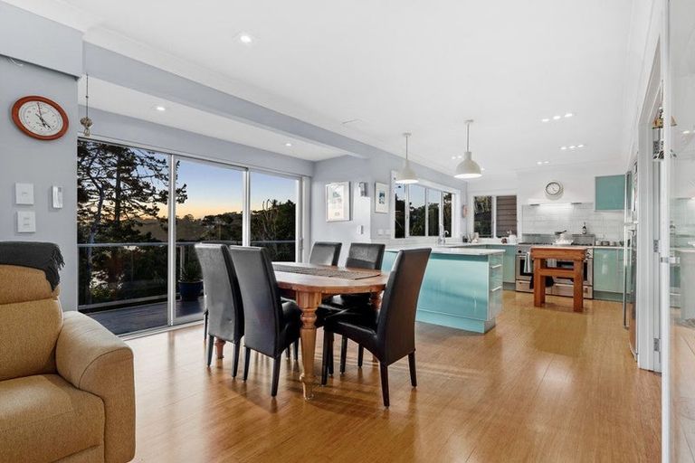 Photo of property in 24 Poplar Road, Stanmore Bay, Whangaparaoa, 0932