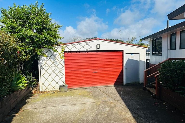 Photo of property in 24 Starforth Place, Henderson, Auckland, 0612