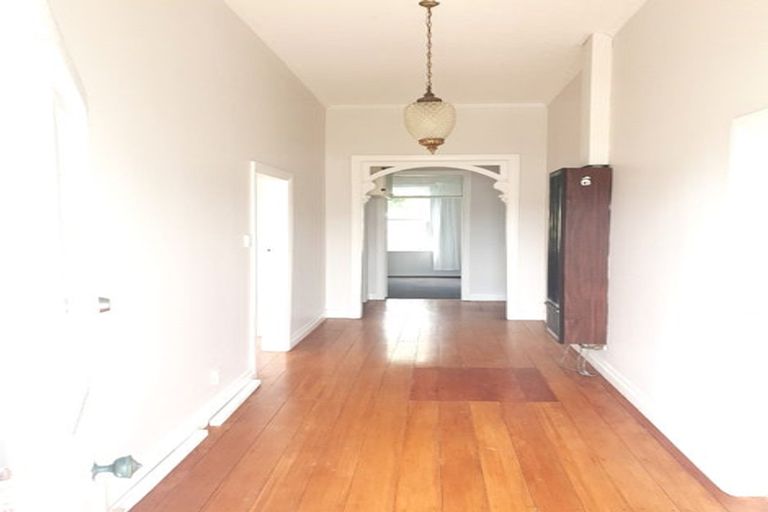 Photo of property in 10 Chesterton Street, Johnsonville, Wellington, 6037