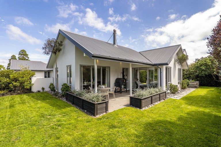 Photo of property in 5 Millpond Place, Parklands, Christchurch, 8083