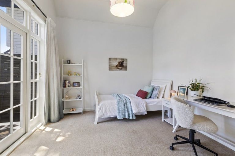 Photo of property in 7 Burnham Street, Seatoun, Wellington, 6022