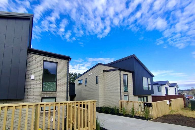 Photo of property in 43d West Harbour Drive, West Harbour, Auckland, 0618