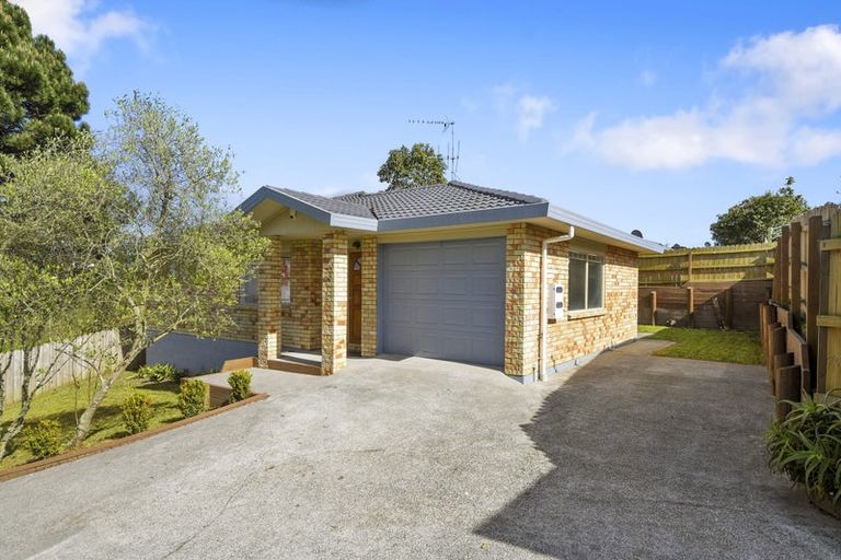 Photo of property in 33 Ginders Drive, Massey, Auckland, 0614