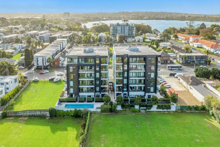 Photo of property in Frank Sargeson Apts, 202/74 Anzac Street, Takapuna, Auckland, 0622
