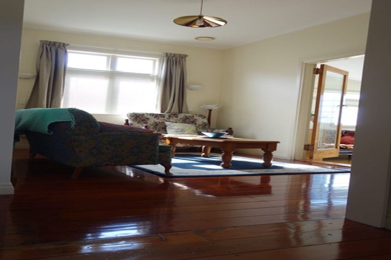 Photo of property in 101 Endeavour Street, Lyall Bay, Wellington, 6022
