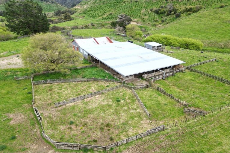 Photo of property in 2560 Rawhitiroa Road, Matemateaonga, Eltham, 4399