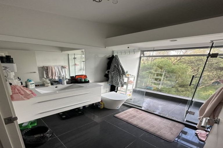 Photo of property in 51e Rimutaka Place, Titirangi, Auckland, 0604