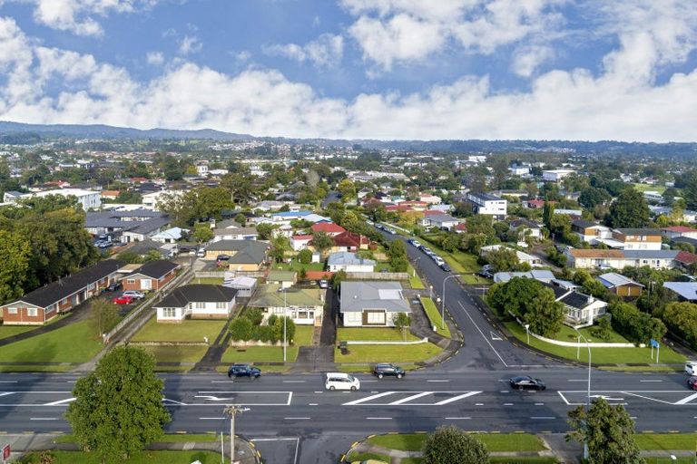 Photo of property in 30 Lincoln Road, Henderson, Auckland, 0610