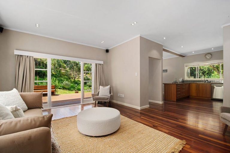 Photo of property in 379 Motutara Road, Muriwai, Waimauku, 0881