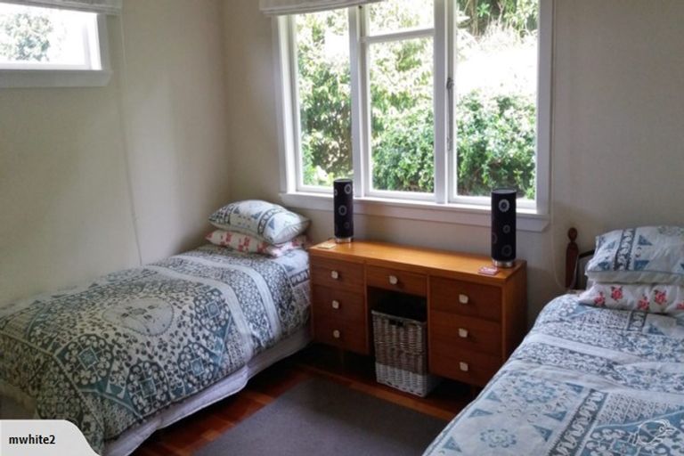 Photo of property in 137 Ruskin Road, Newlands, Wellington, 6037