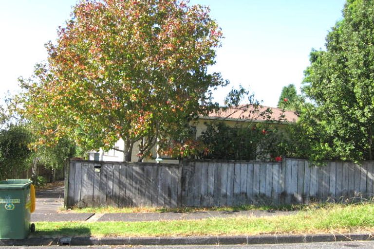 Photo of property in 11 Denyer Place, New Lynn, Auckland, 0600