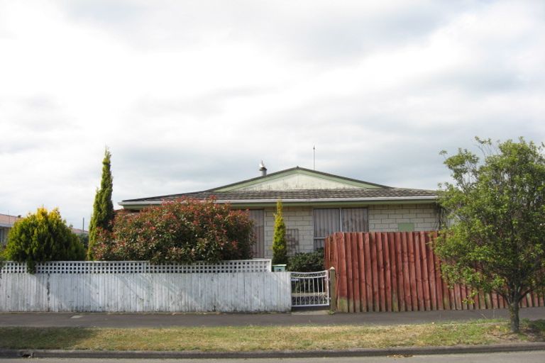 Photo of property in 1/6 Tamarisk Place, Parklands, Christchurch, 8083