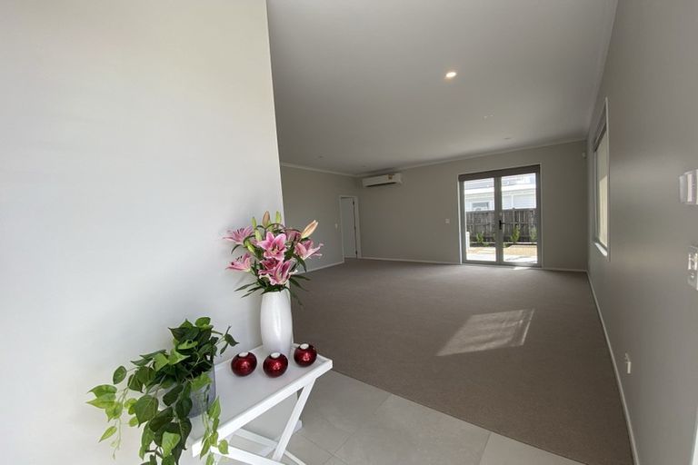 Photo of property in 2 Toka Lane, Red Beach, 0932