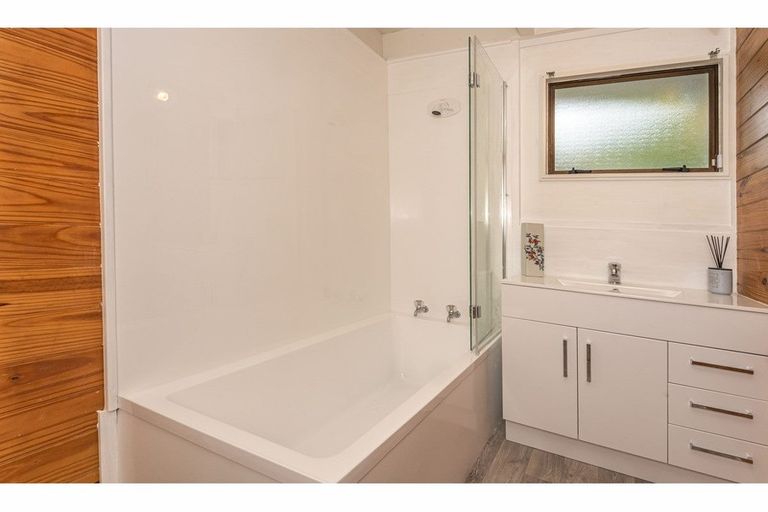 Photo of property in 8a Granfield Place, Te Kamo, Whangarei, 0112