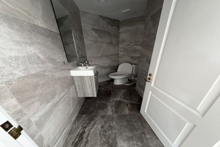 Photo of property in 124 Pemberton Avenue, Bayview, Auckland, 0629