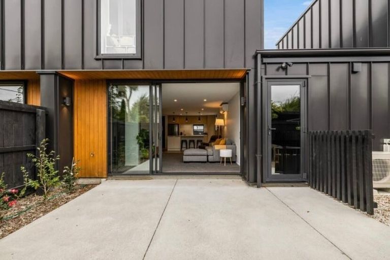 Photo of property in 2/12 Hume Street, Sydenham, Christchurch, 8023