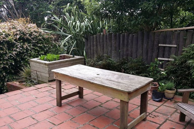 Photo of property in 98a Totara Road, Miramar, Wellington, 6022