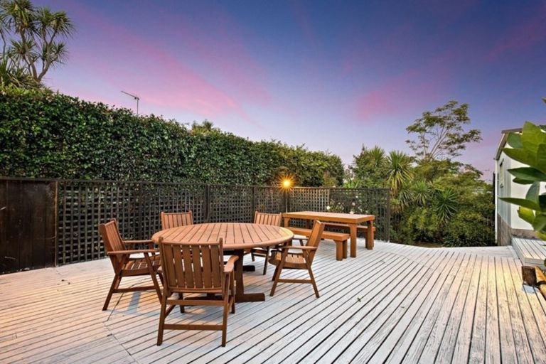 Photo of property in 40 Hartley Terrace, Massey, Auckland, 0614