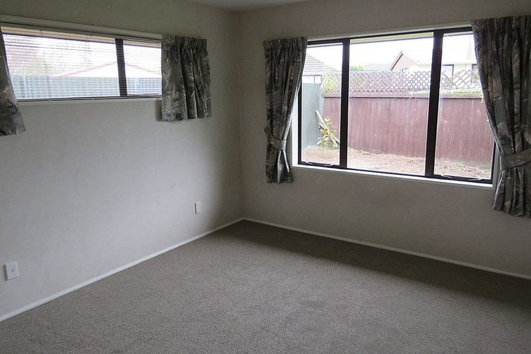 Photo of property in 6 Lacebark Lane, Northcote, Christchurch, 8052