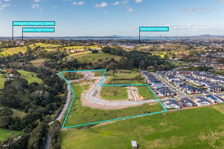 Photo of property in 8 Yelash Road, Massey, Auckland, 0614