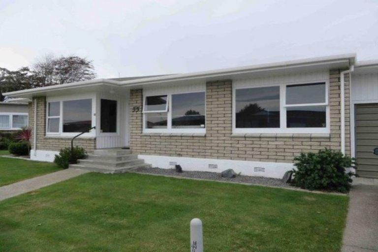 Photo of property in 55 Karaka Crescent, Levin, 5510
