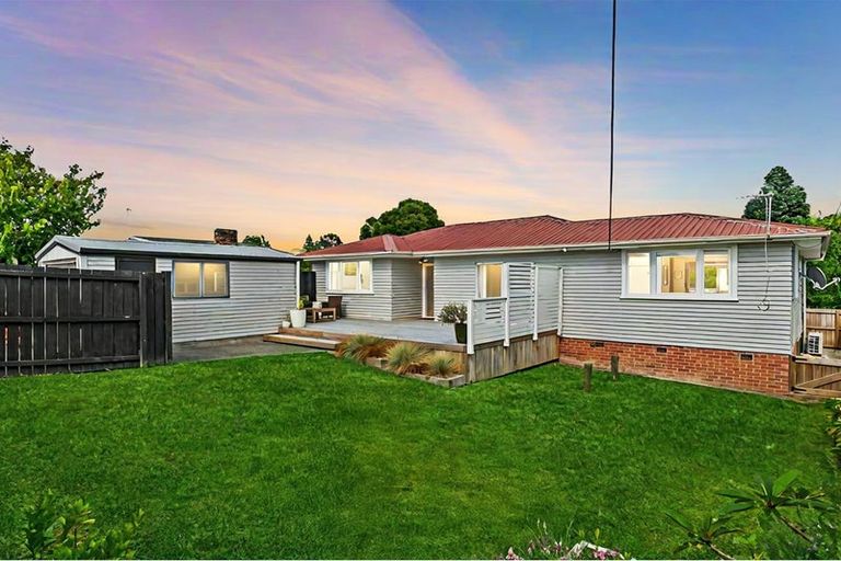 Photo of property in 28 Kingdale Road, Henderson, Auckland, 0610