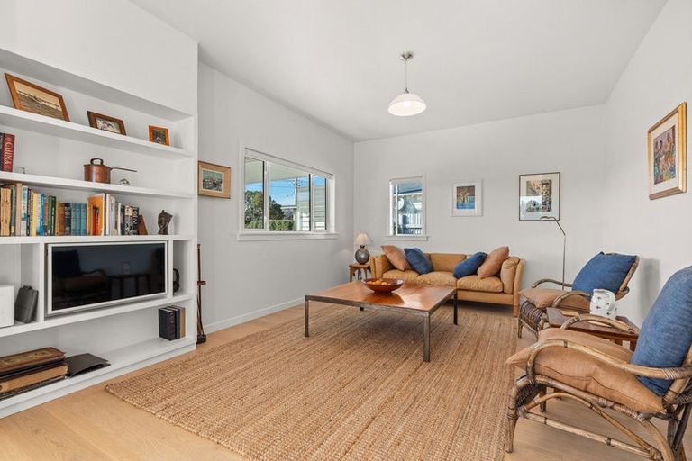 Photo of property in 2 Naples Street, Martinborough, 5711