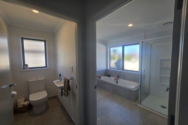 Photo of property in 28 Komata Crescent, Papamoa Beach, Papamoa, 3118