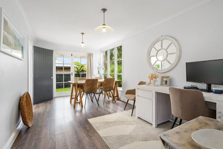 Photo of property in 92 Williams Street, Cambridge, 3434