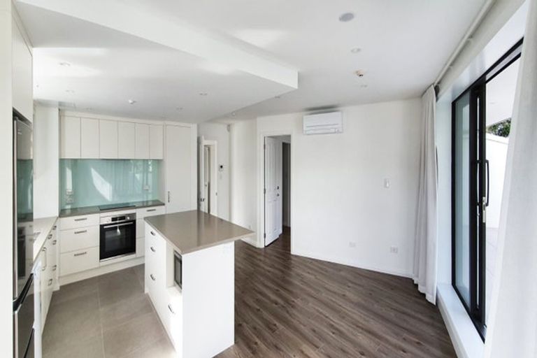 Photo of property in 2/8b Rugby Road, Birkenhead, Auckland, 0626