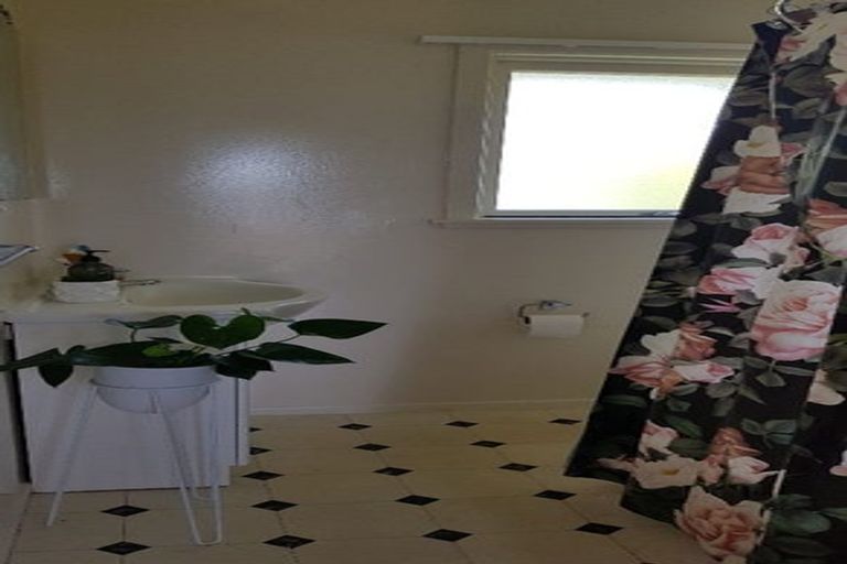 Photo of property in 4a/2 Corrella Road, Belmont, Auckland, 0622