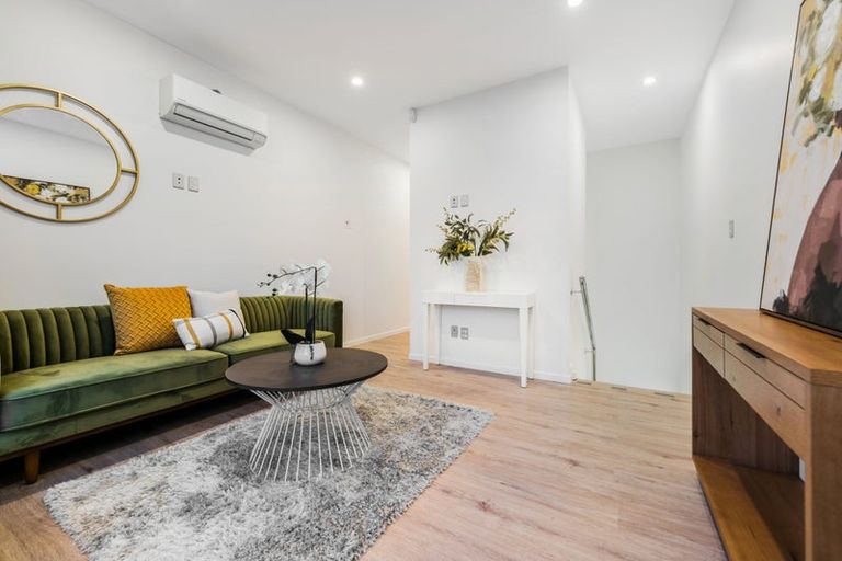 Photo of property in 2/14 Sabot Place, Massey, 0614