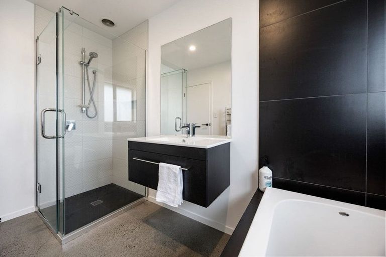 Photo of property in 15 Moemoea Place, Cambridge, 3434