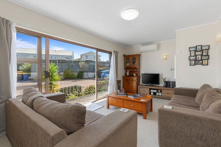 Photo of property in 11/29 James Street, Glenfield, Auckland, 0629