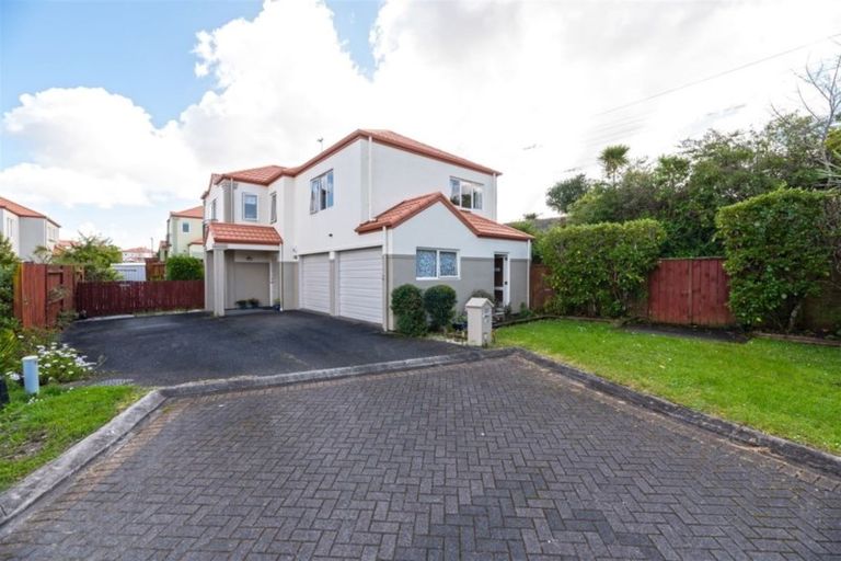Photo of property in 10 Dainton Place, New Lynn, Auckland, 0600