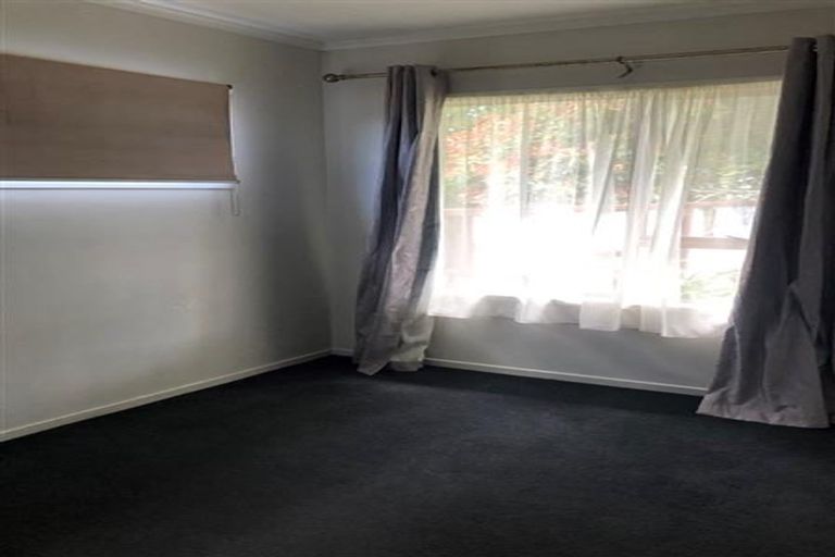 Photo of property in 13 Huruhuru Road, Massey, Auckland, 0614